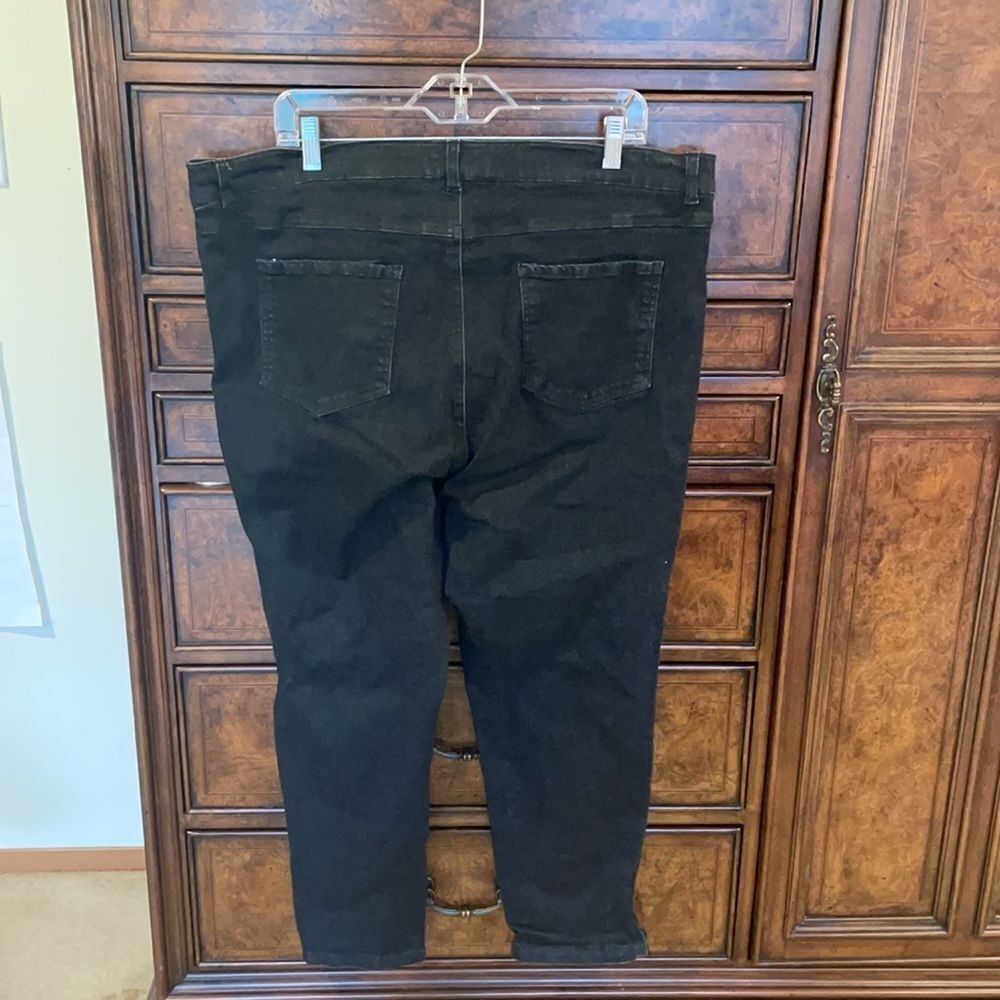 UNIVERSAL Standard black jeans - Picture 4 of 9
